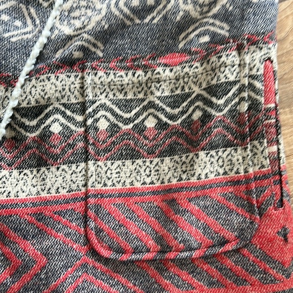 Me Jane vest size Medium Aztec style print with faux Sherpa lining - Picture 4 of 12